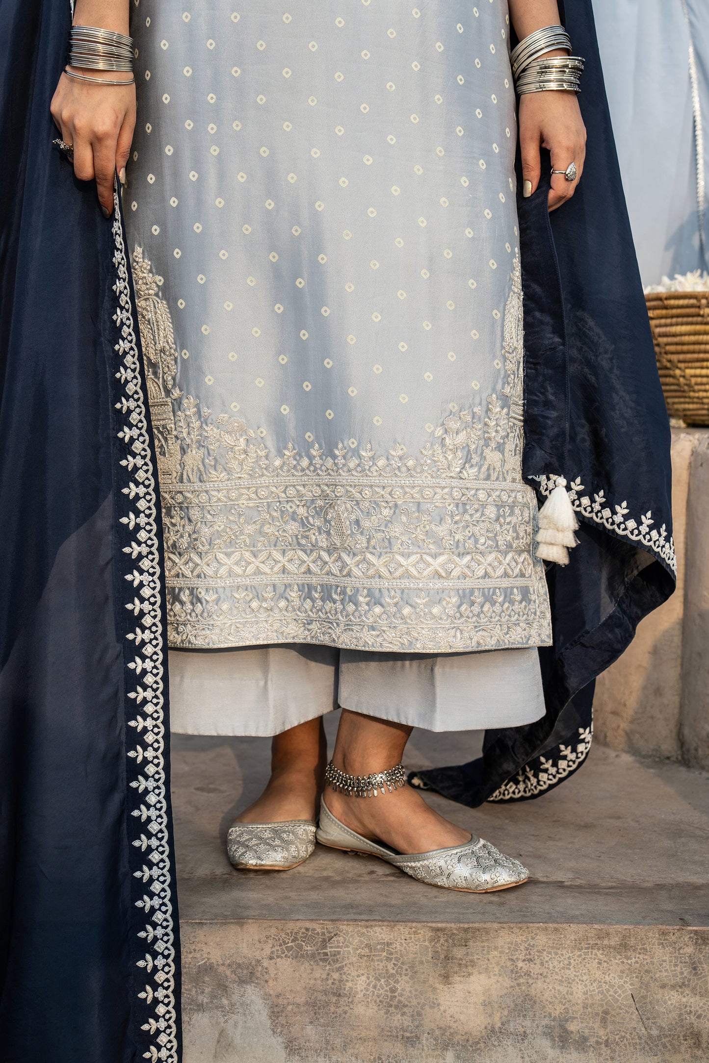 NEGAR-E-NEELA